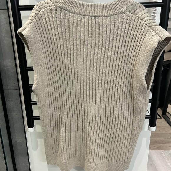 CREAM RIBBED KNIT VEST - Picture 2 of 3
